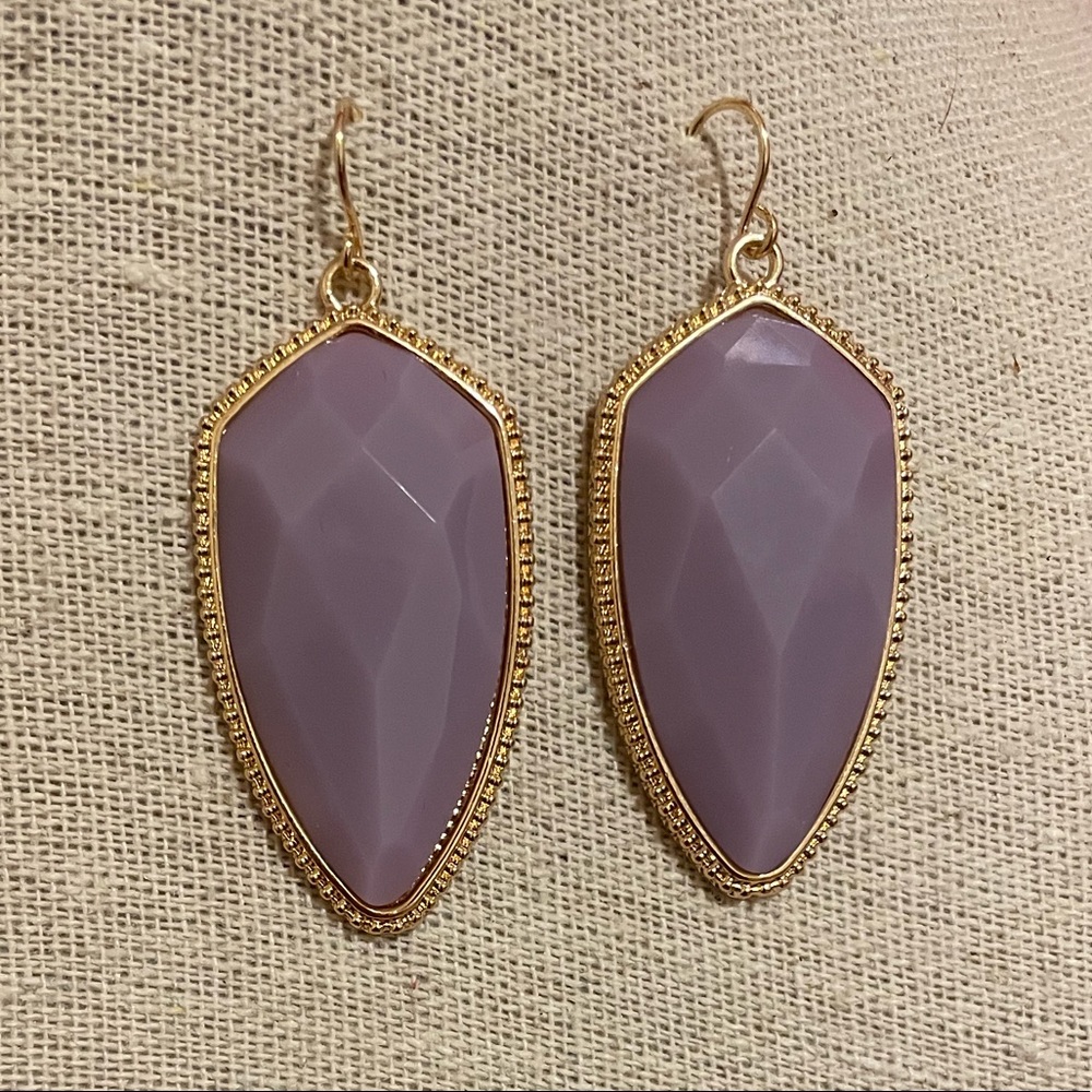 💥NEW ARRIVAL!💥 Mari Rees Lavender and Gold Earrings